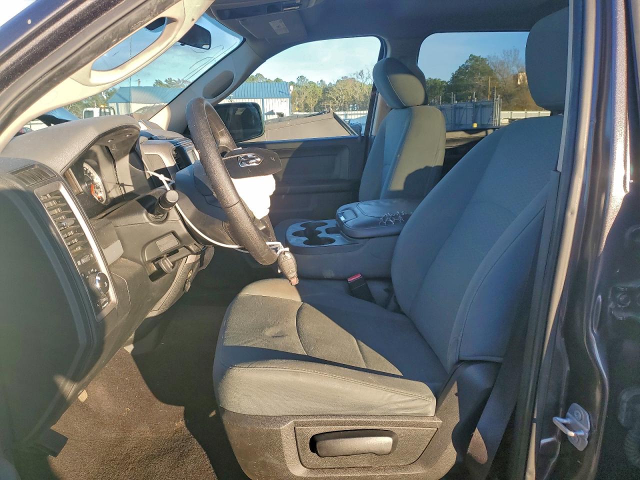 2017 RAM 1500 ST photo 13