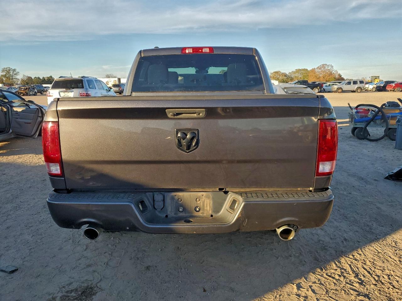2017 RAM 1500 ST photo 11