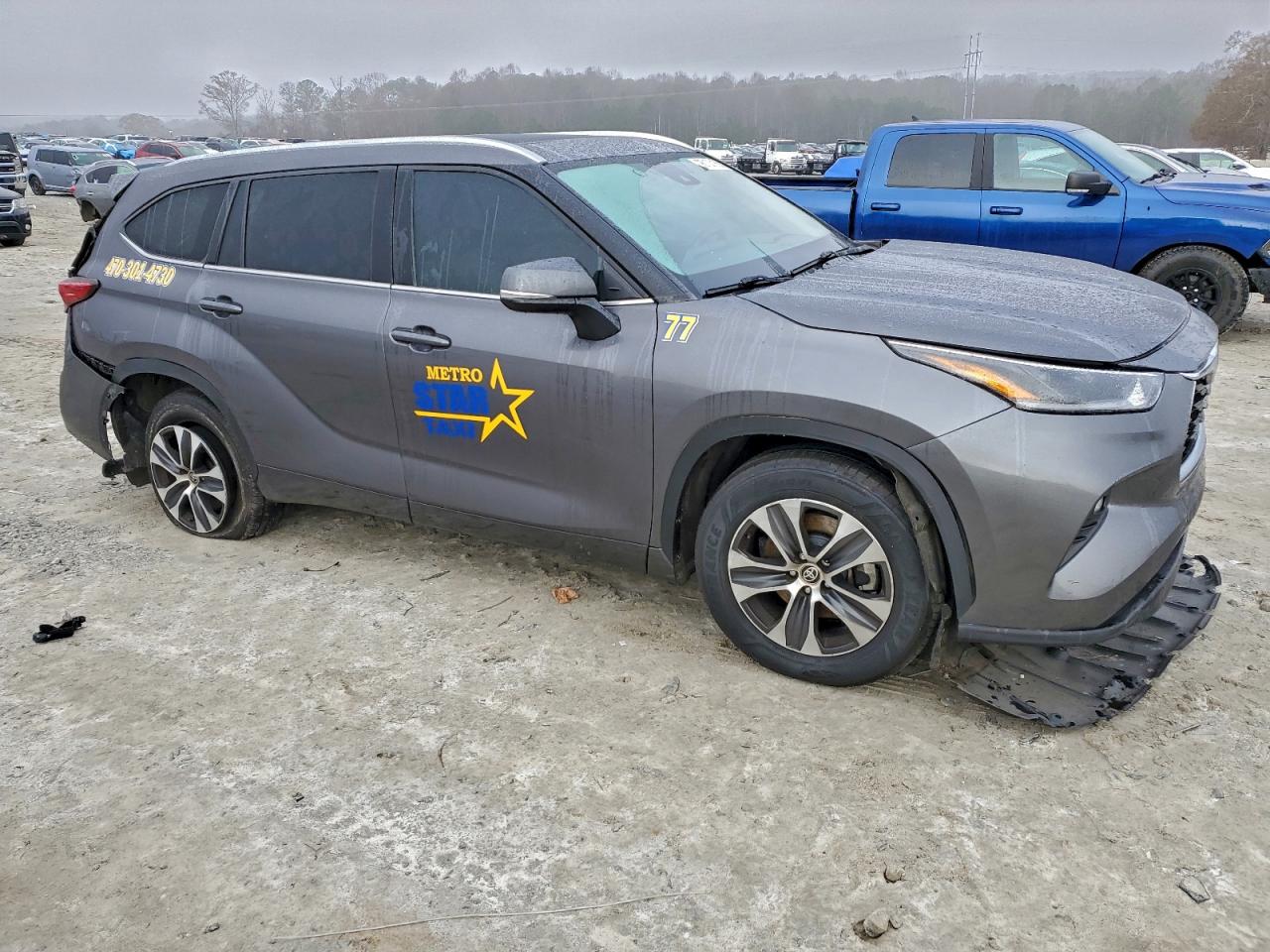 2021 TOYOTA HIGHLANDER XLE photo 4