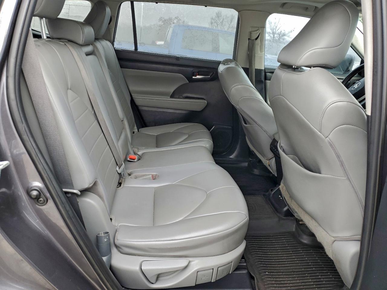 2021 TOYOTA HIGHLANDER XLE photo 11