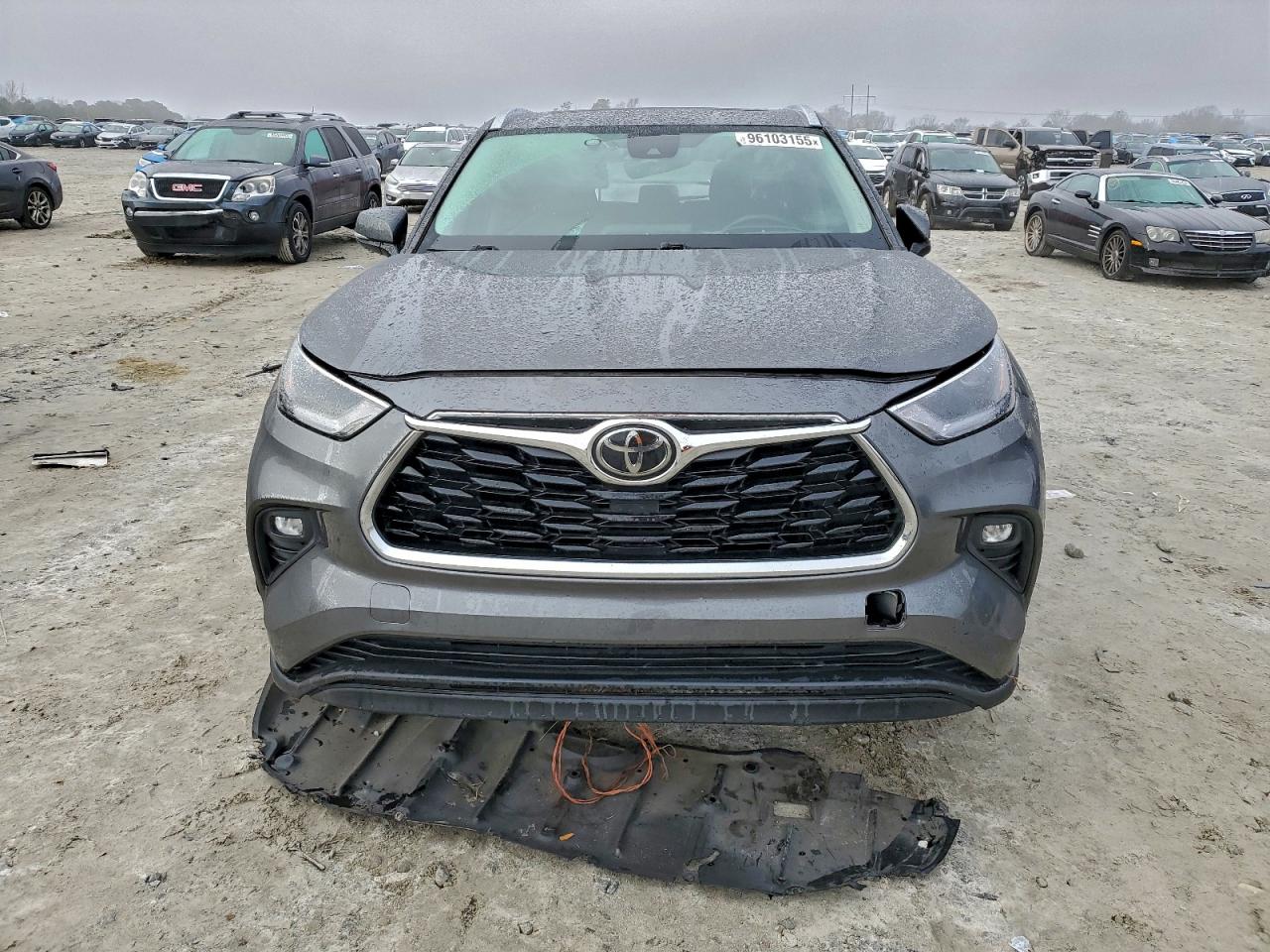2021 TOYOTA HIGHLANDER XLE photo 5