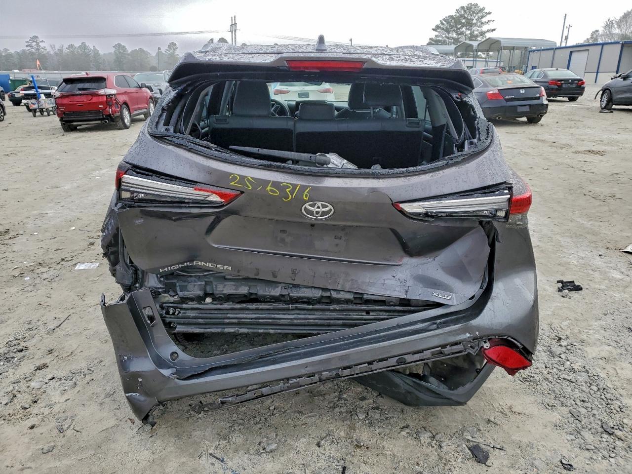 2021 TOYOTA HIGHLANDER XLE photo 6