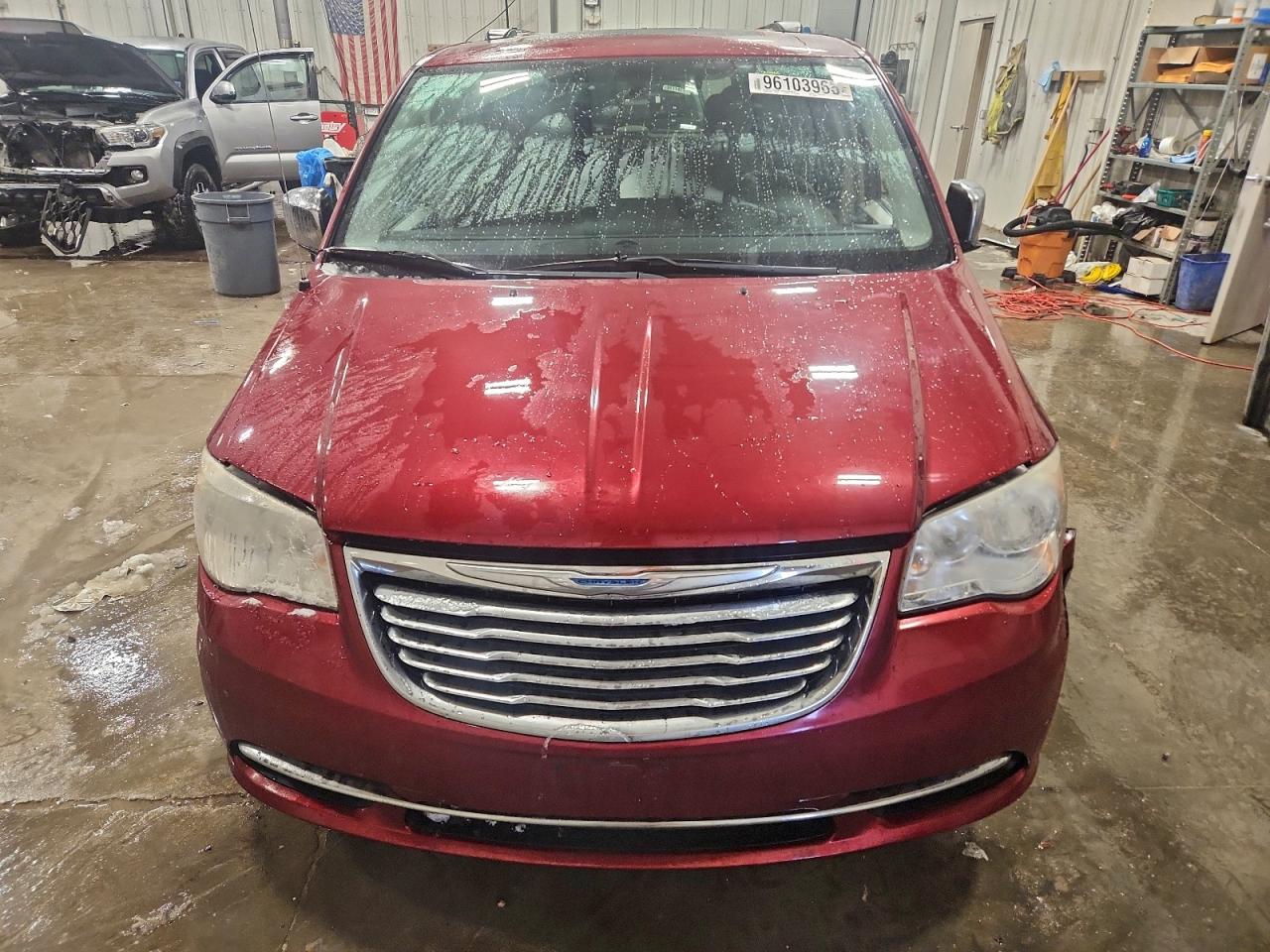 2012 CHRYSLER TOWN & COUNTRY TOURING L photo 5