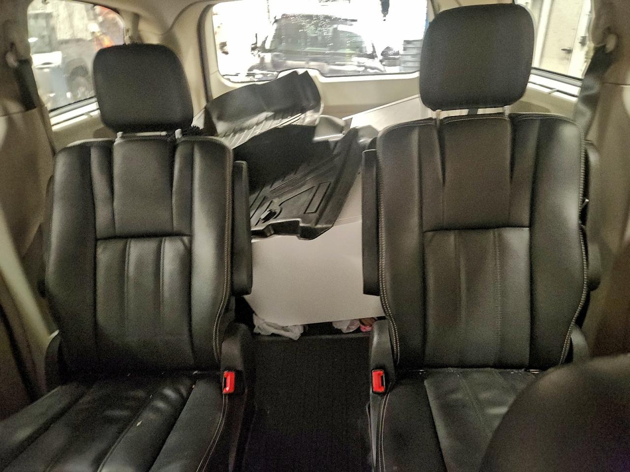 2012 CHRYSLER TOWN & COUNTRY TOURING L photo 10
