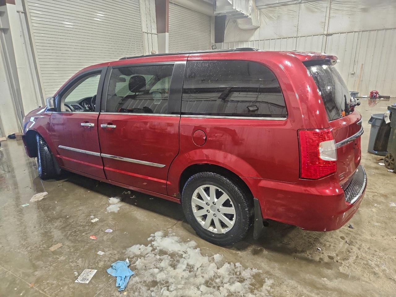 2012 CHRYSLER TOWN & COUNTRY TOURING L photo 2