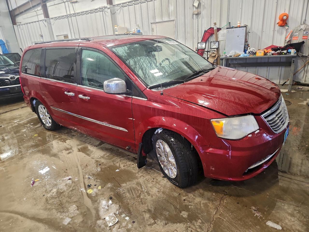 2012 CHRYSLER TOWN & COUNTRY TOURING L photo 4