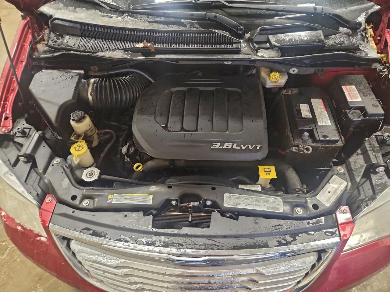 2012 CHRYSLER TOWN & COUNTRY TOURING L photo 12