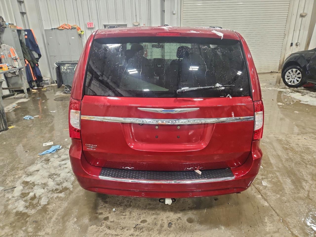 2012 CHRYSLER TOWN & COUNTRY TOURING L photo 6