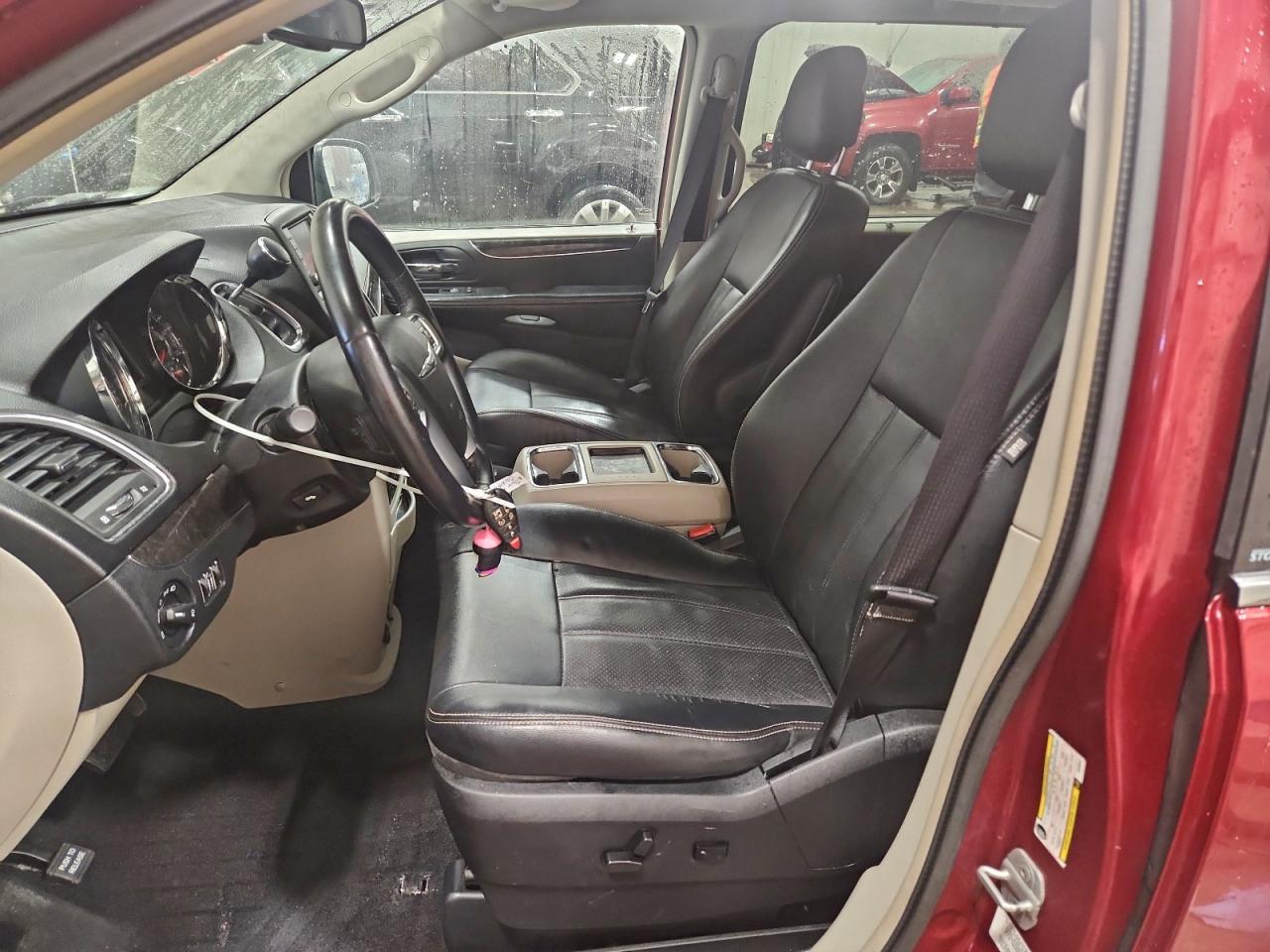 2012 CHRYSLER TOWN & COUNTRY TOURING L photo 7