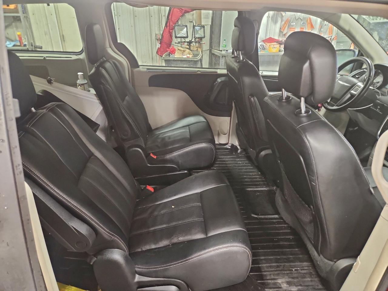 2012 CHRYSLER TOWN & COUNTRY TOURING L photo 11