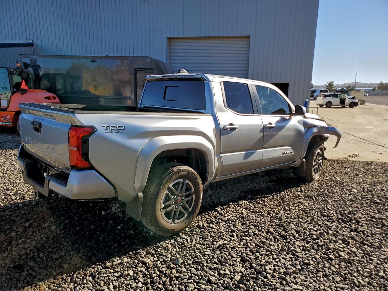 2025 TOYOTA TACOMA DOUBLE CAB photo 3
