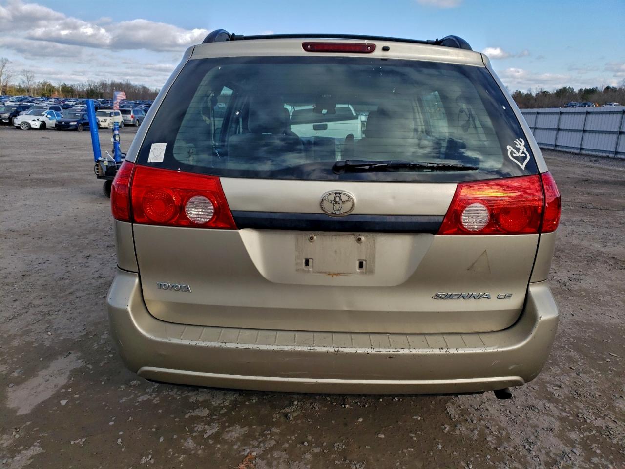 2009 TOYOTA SIENNA CE photo 11