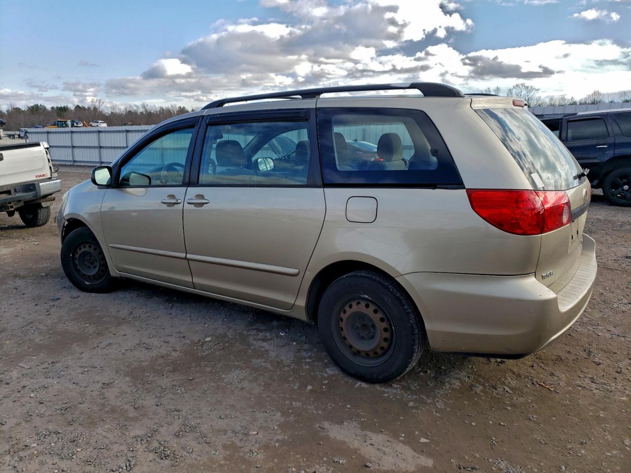 2009 TOYOTA SIENNA CE photo 3