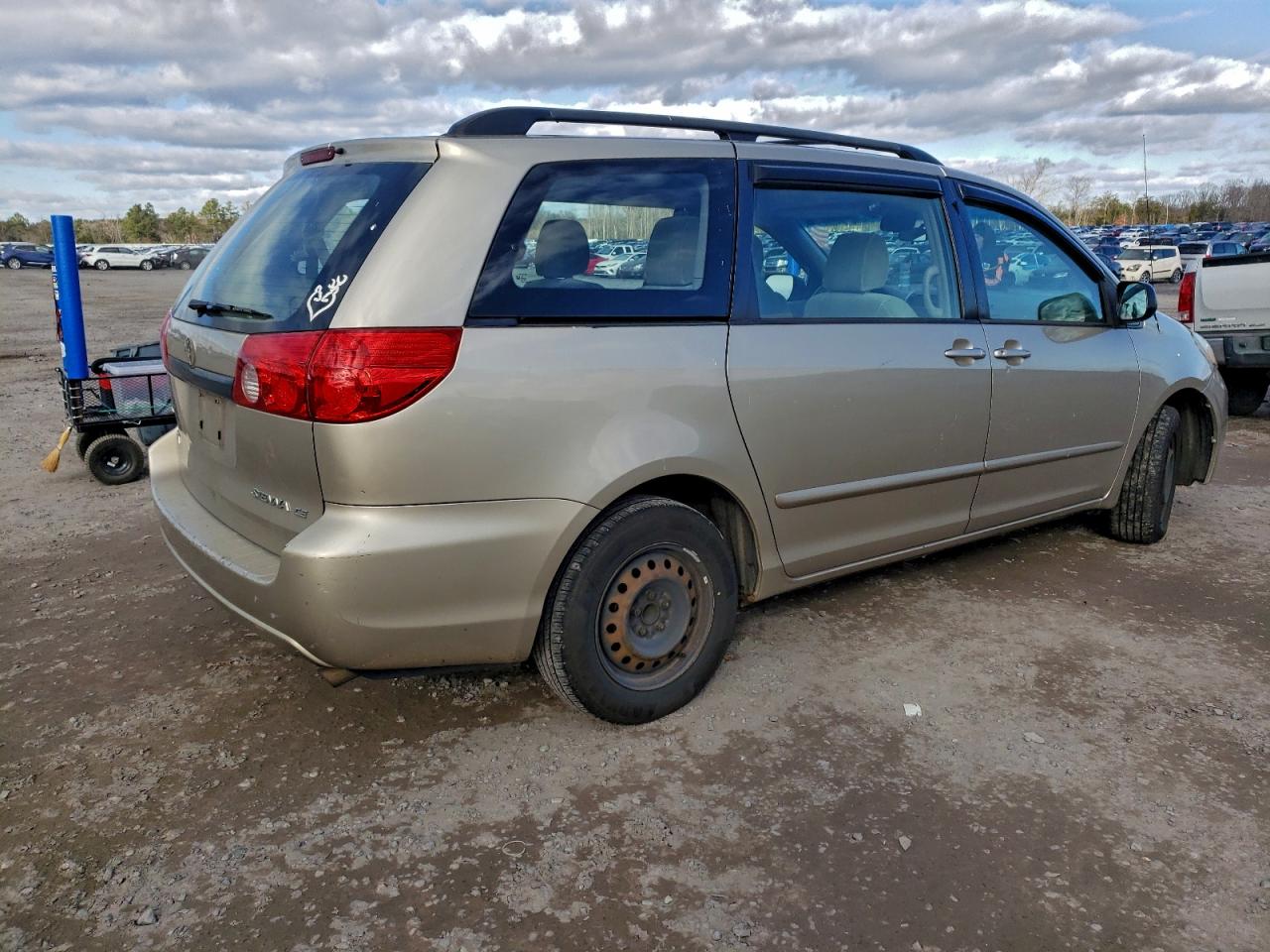 2009 TOYOTA SIENNA CE photo 5