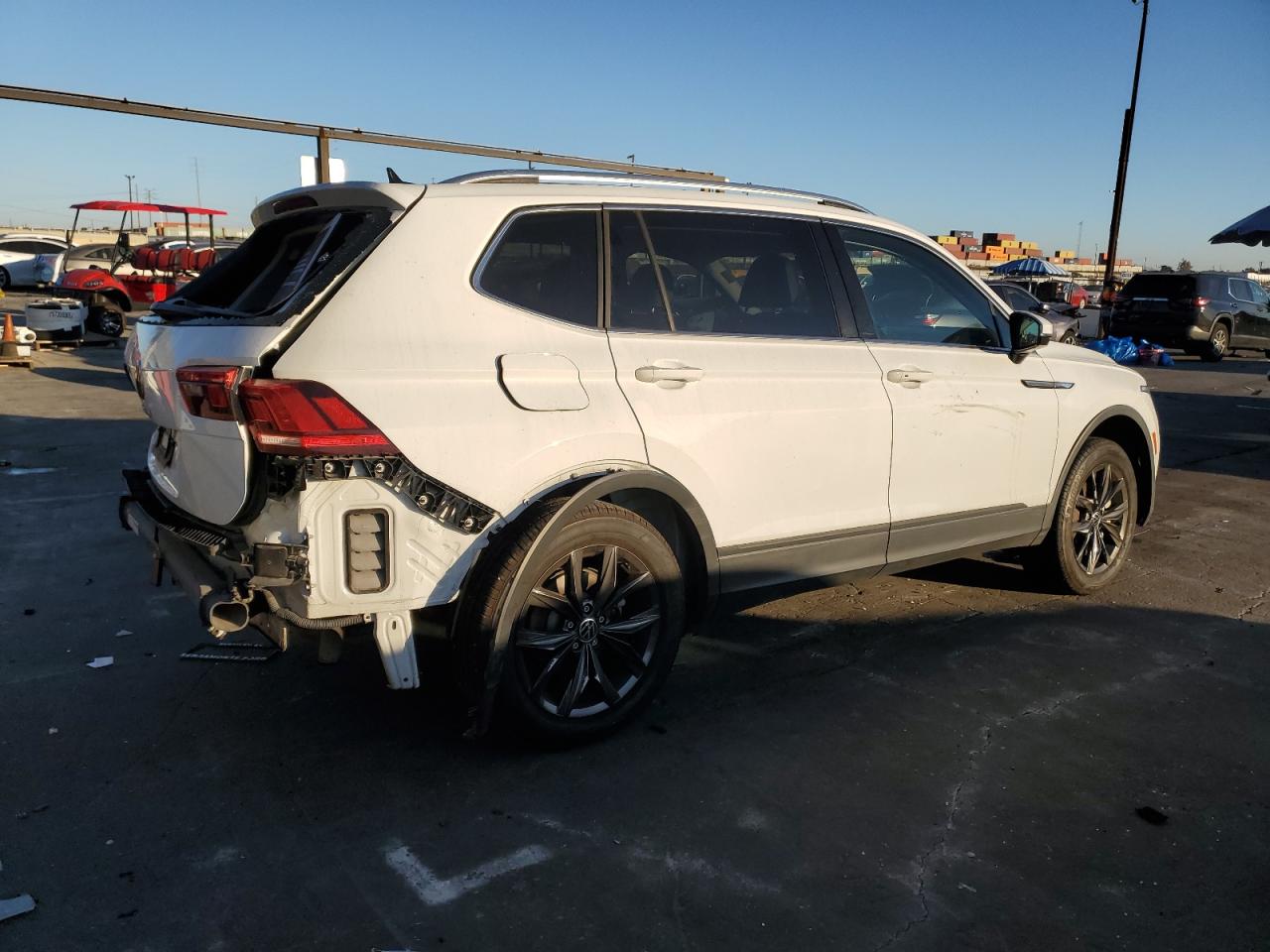 2024 VOLKSWAGEN TIGUAN SE photo 3