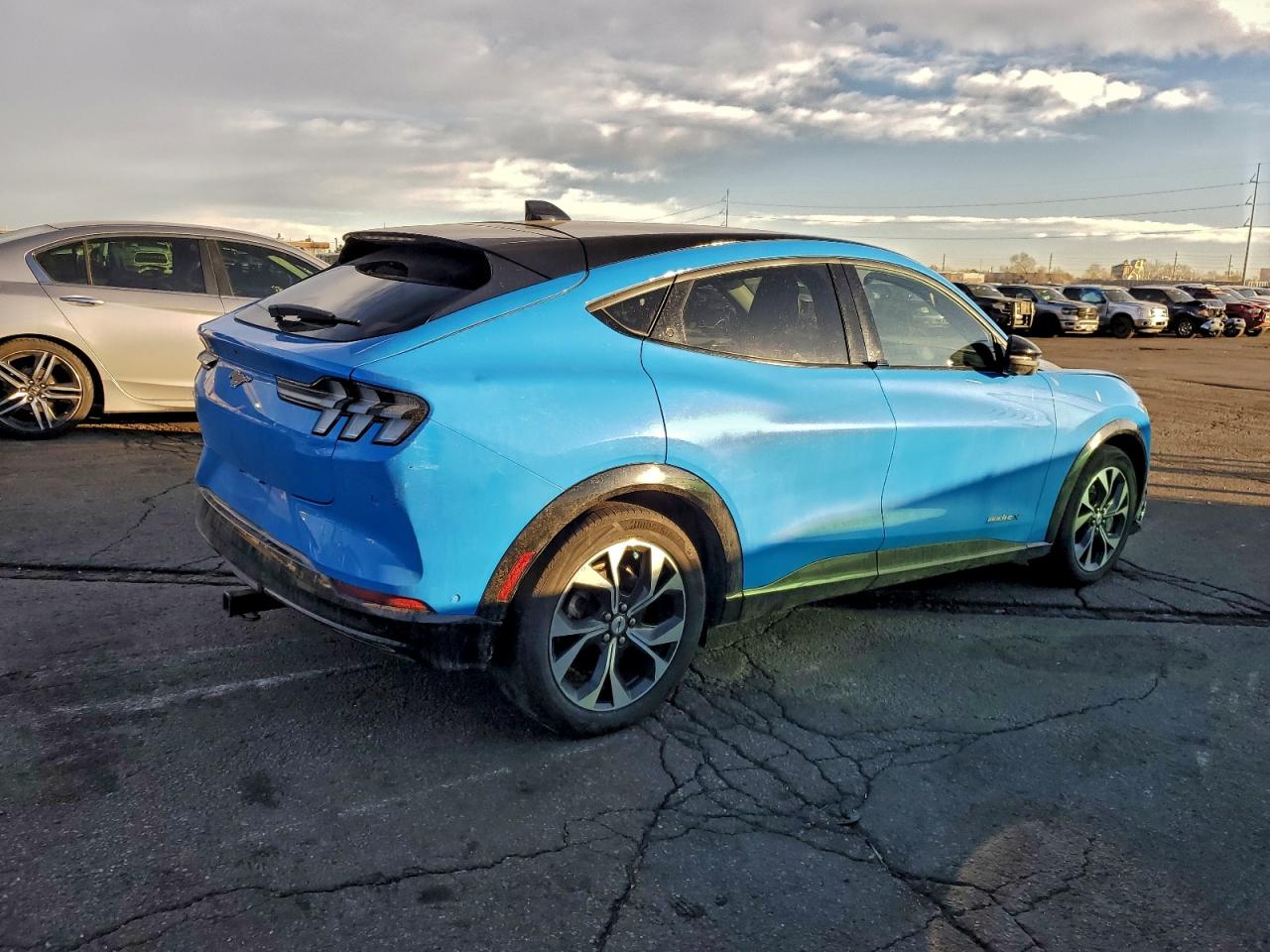 2022 FORD MUSTANG MACH-E PREMIUM photo 5
