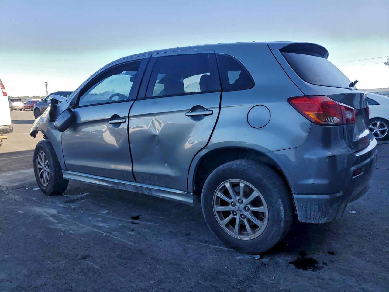 2011 MITSUBISHI OUTLANDER SPORT ES photo 4