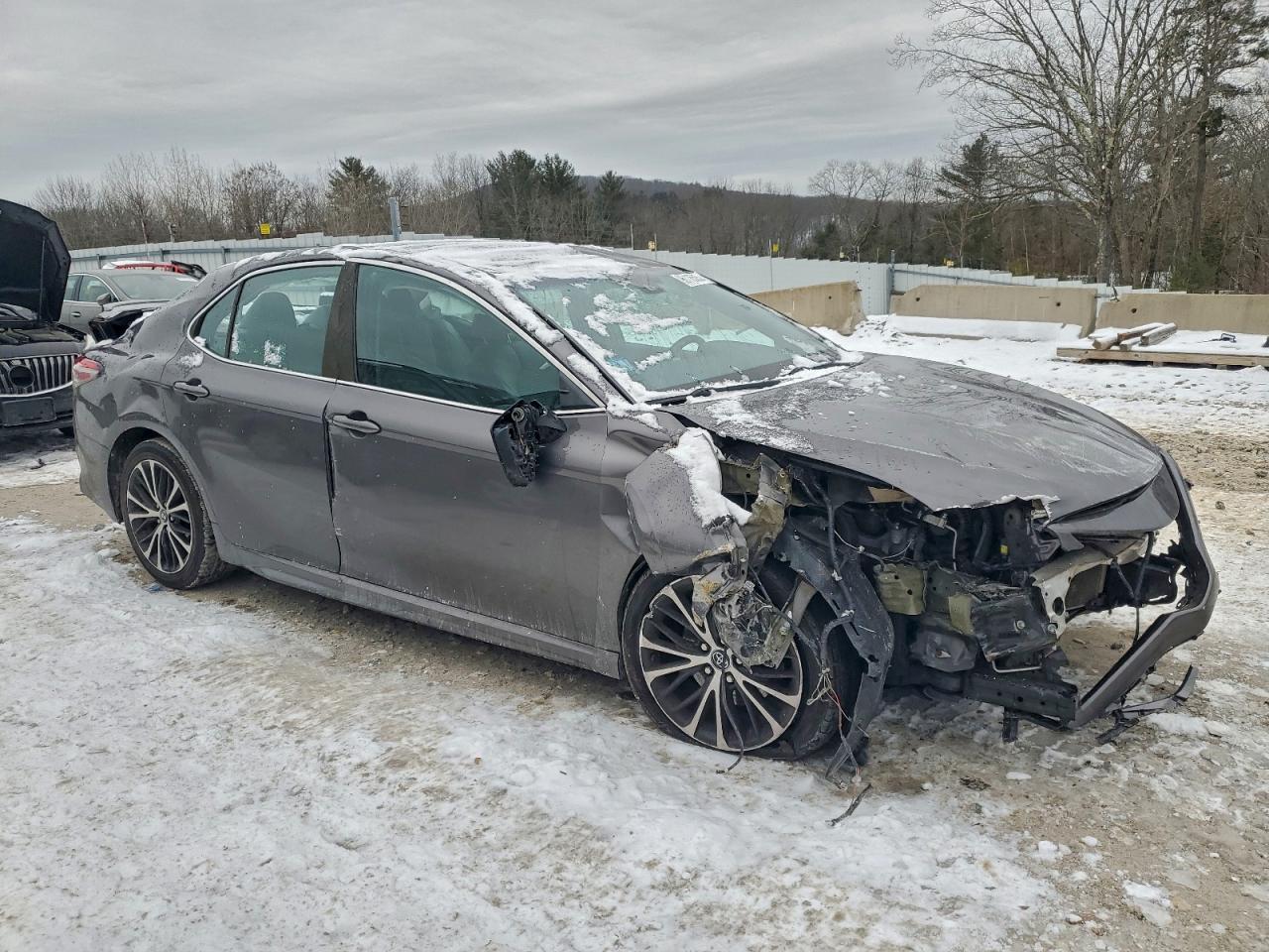 2018 TOYOTA CAMRY L photo 4