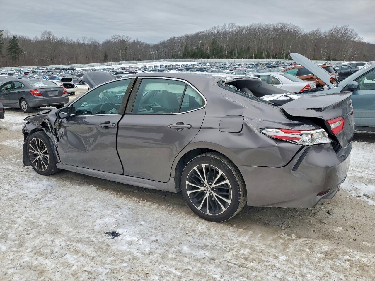 2018 TOYOTA CAMRY L photo 2