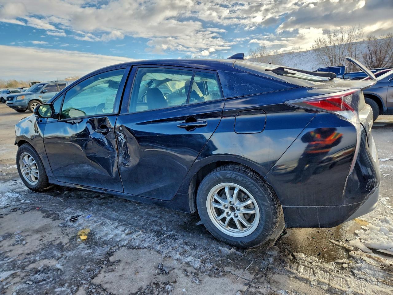 2016 TOYOTA PRIUS photo 2