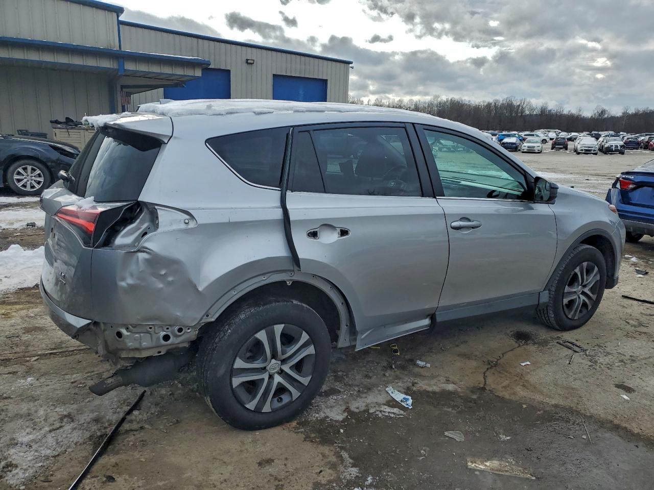 2016 TOYOTA RAV4 LE photo 3