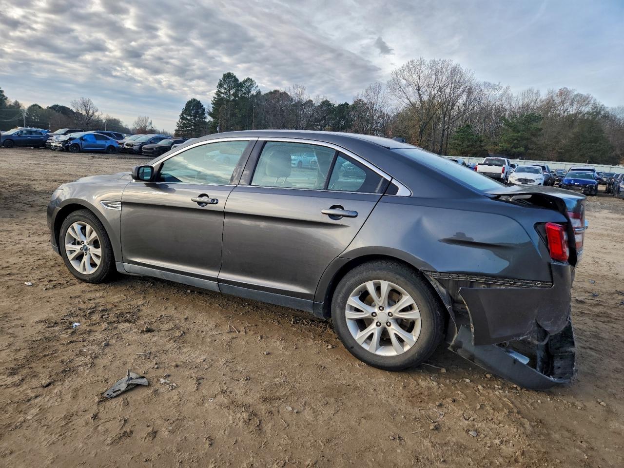 2015 FORD TAURUS SE photo 3