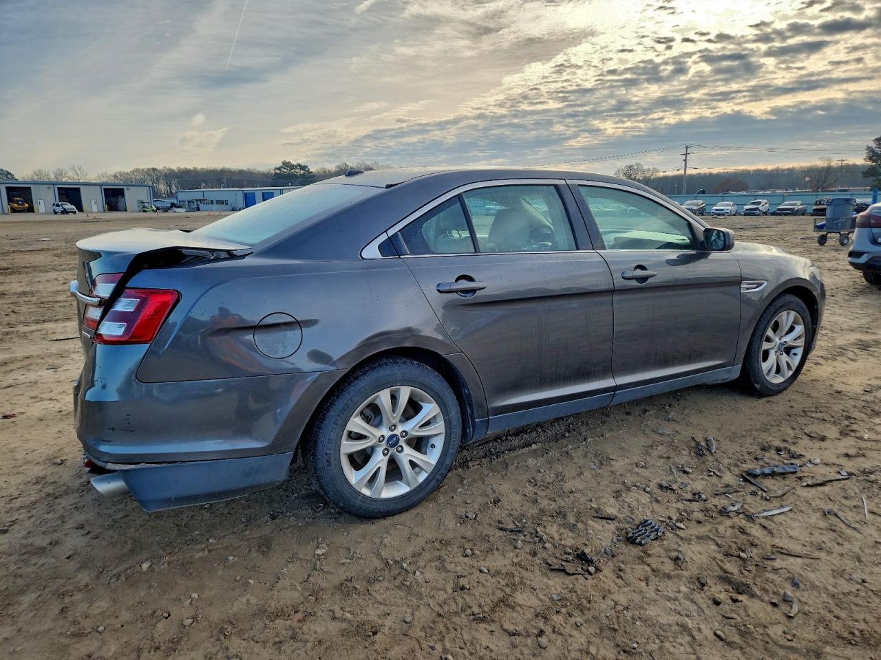2015 FORD TAURUS SE photo 5