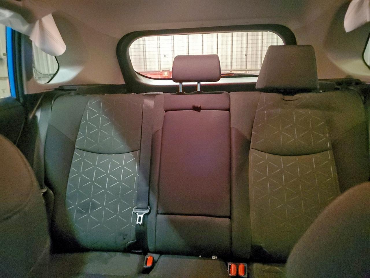 2021 TOYOTA RAV4 XLE photo 19