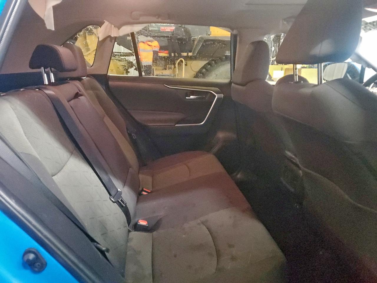 2021 TOYOTA RAV4 XLE photo 21
