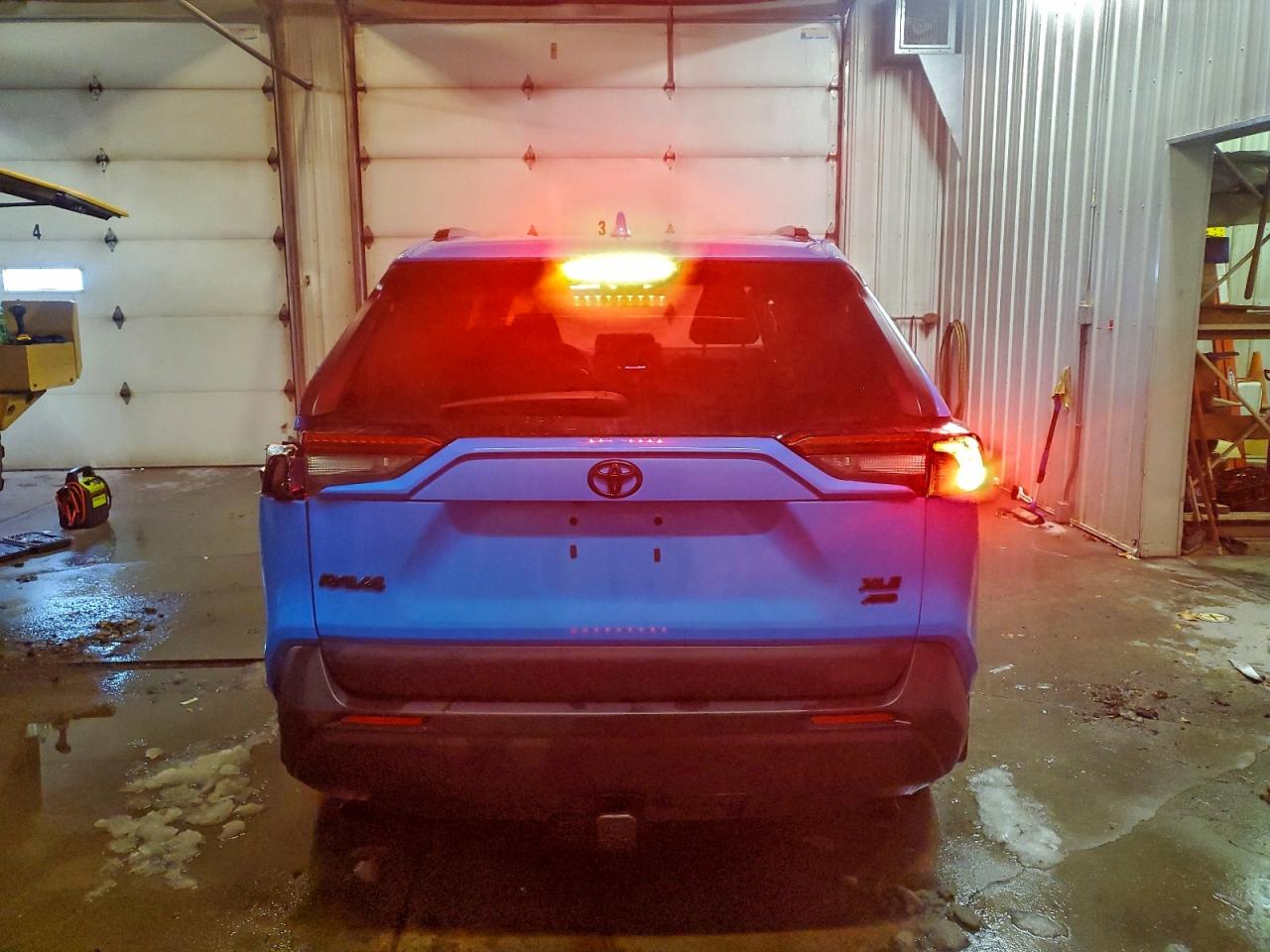 2021 TOYOTA RAV4 XLE photo 11