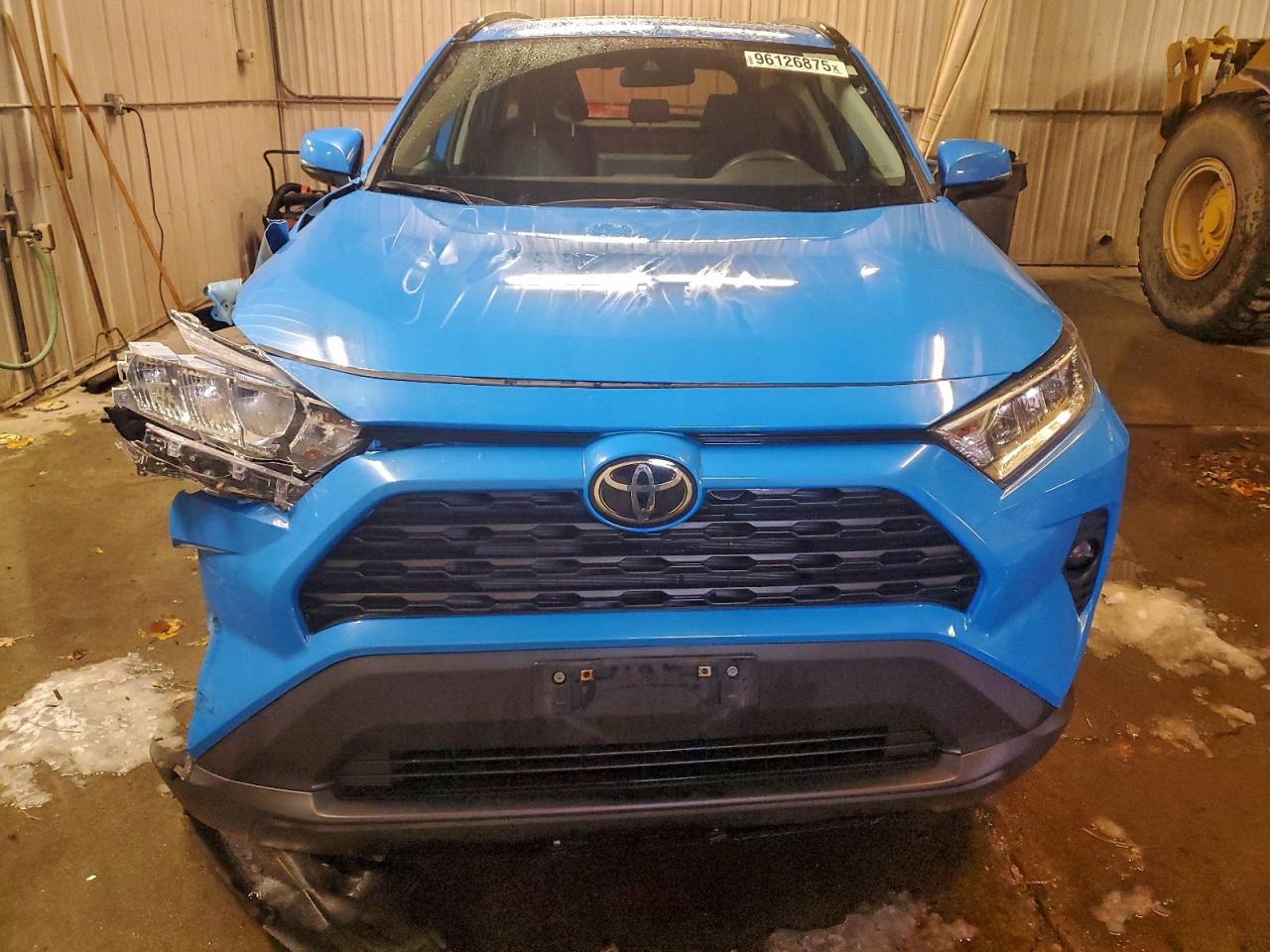 2021 TOYOTA RAV4 XLE photo 9