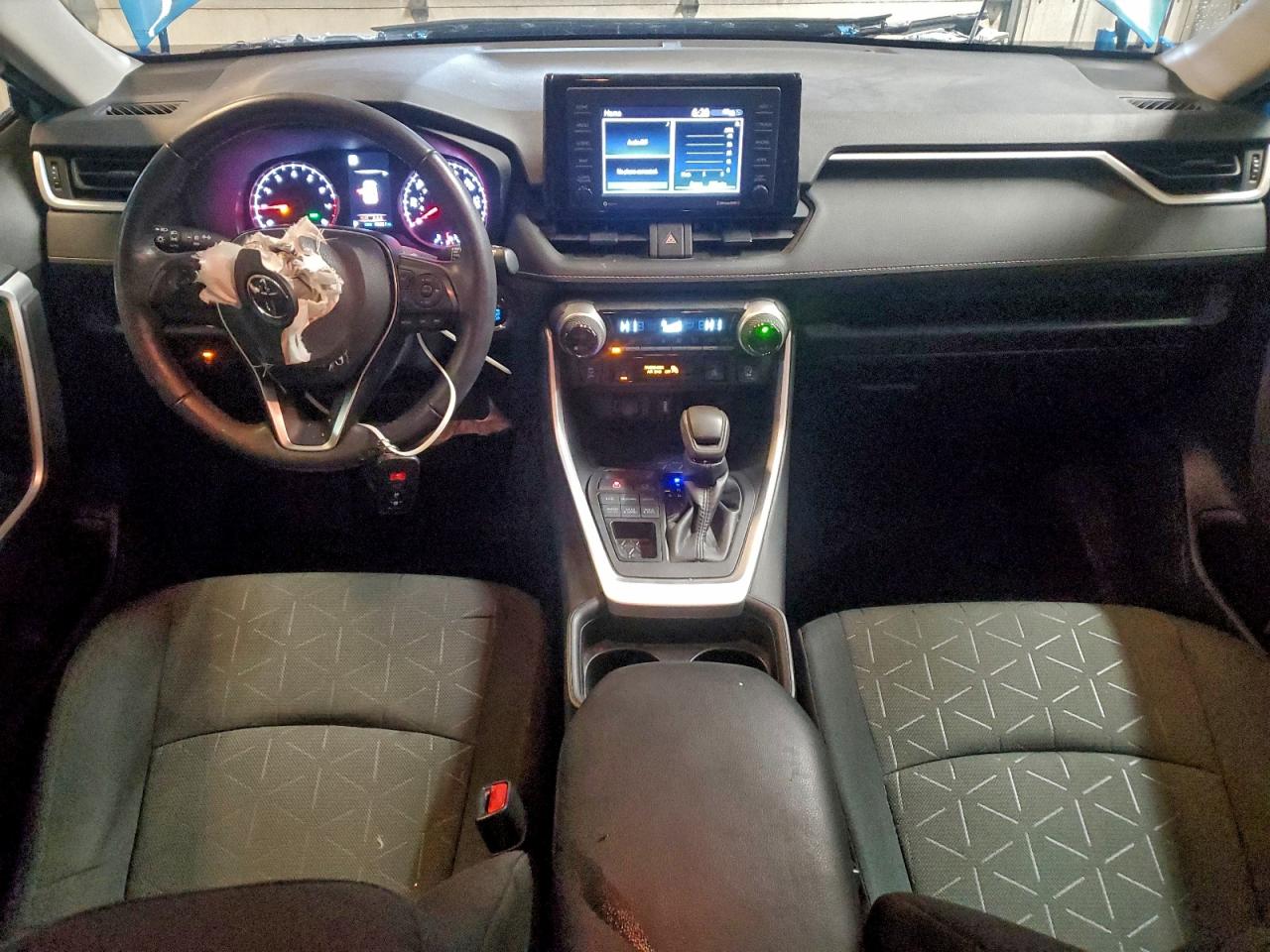 2021 TOYOTA RAV4 XLE photo 15