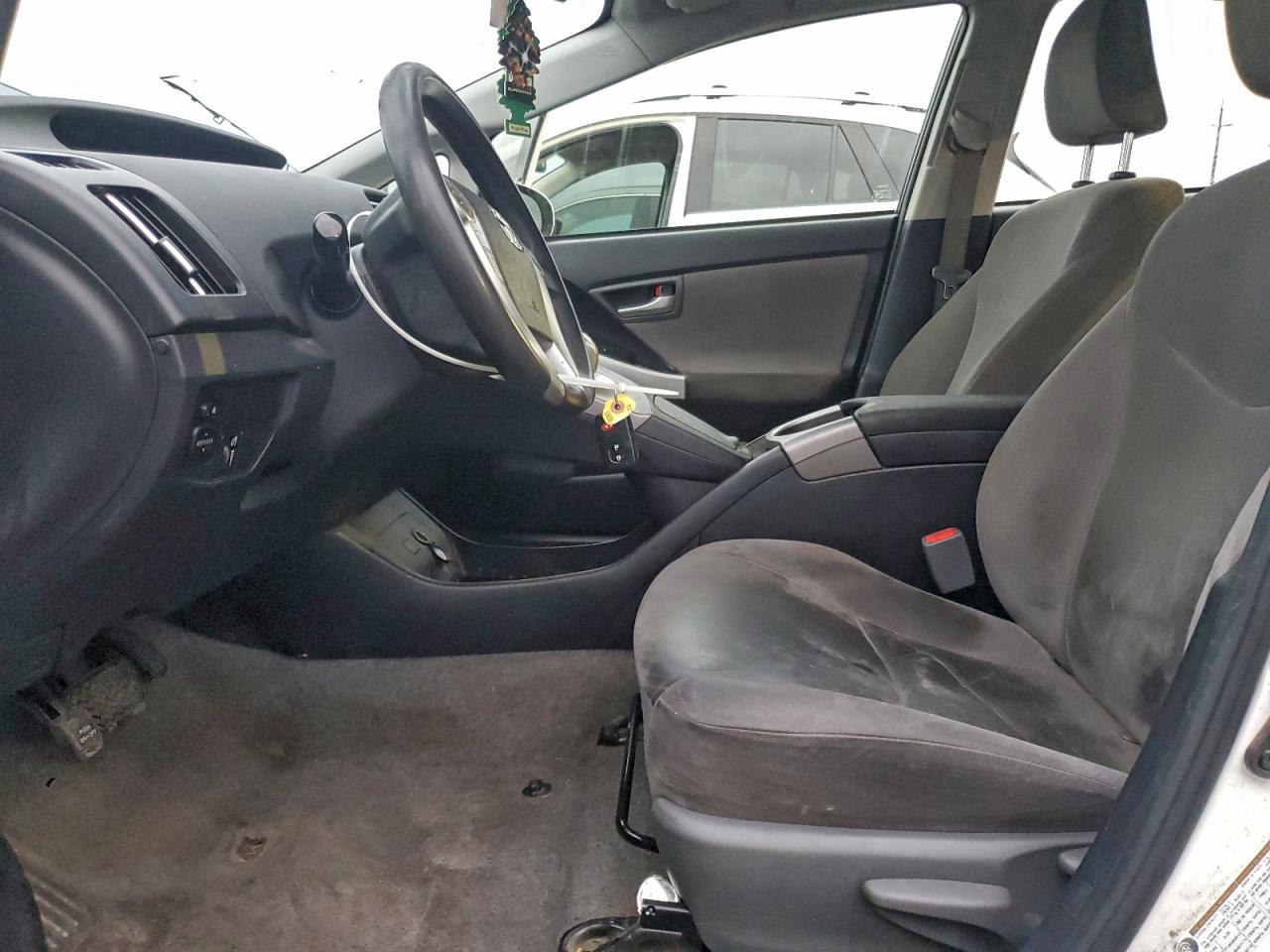 2015 TOYOTA PRIUS TWO photo 19
