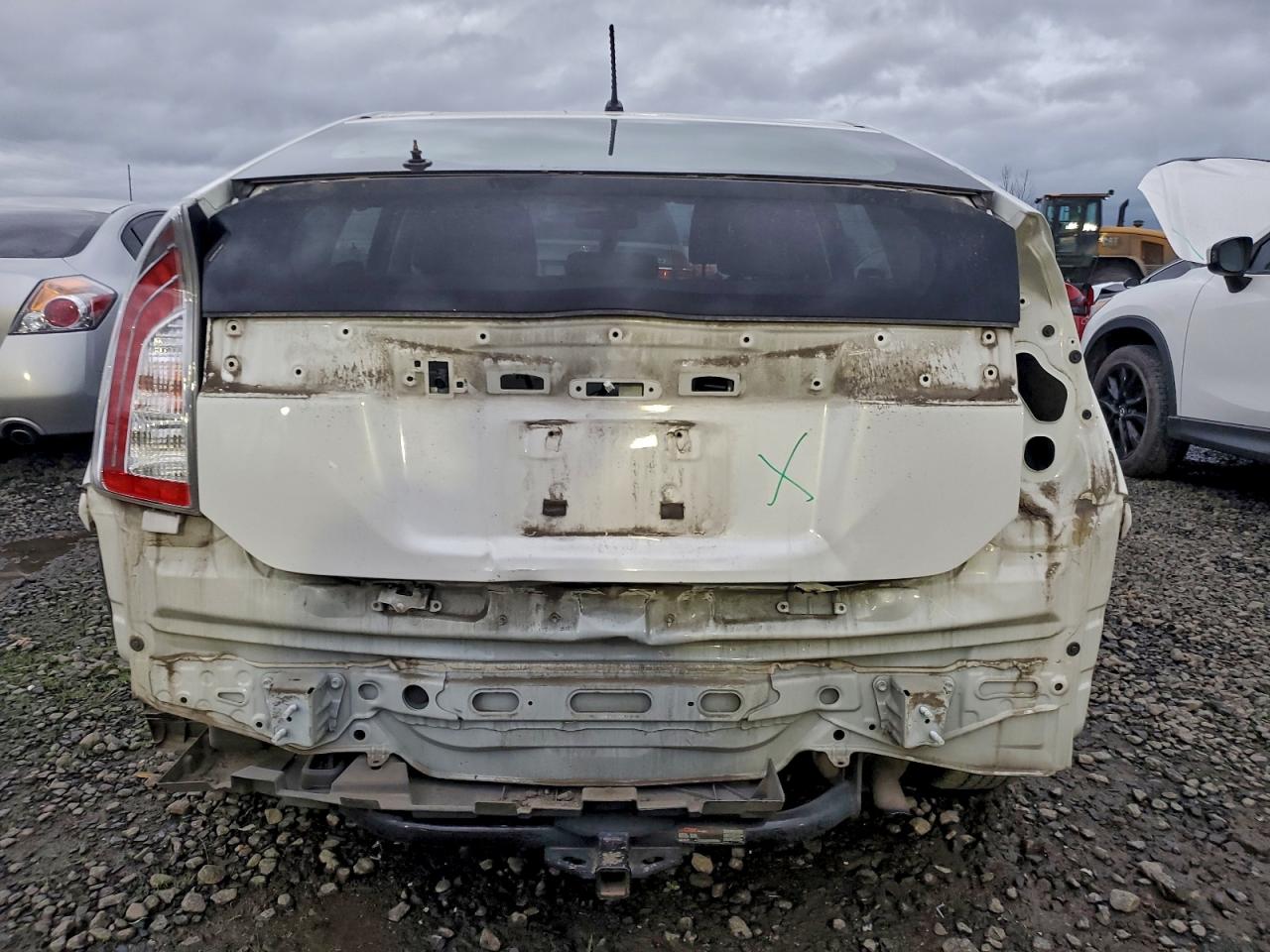 2015 TOYOTA PRIUS TWO photo 16