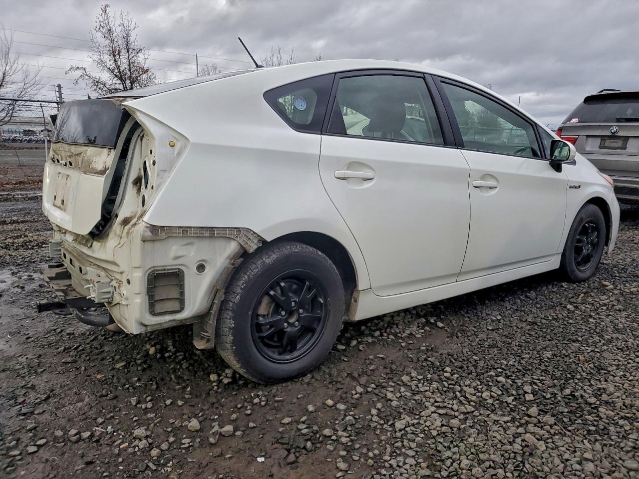2015 TOYOTA PRIUS TWO photo 7