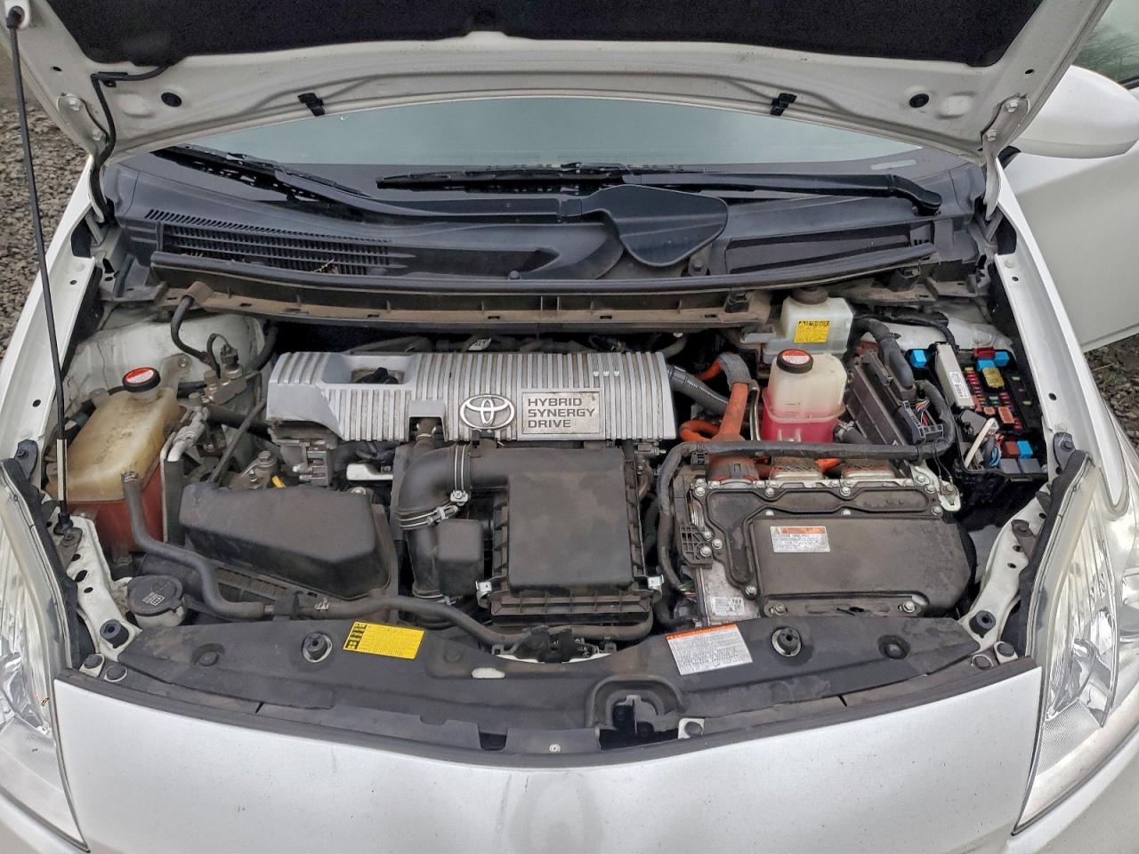 2015 TOYOTA PRIUS TWO photo 31