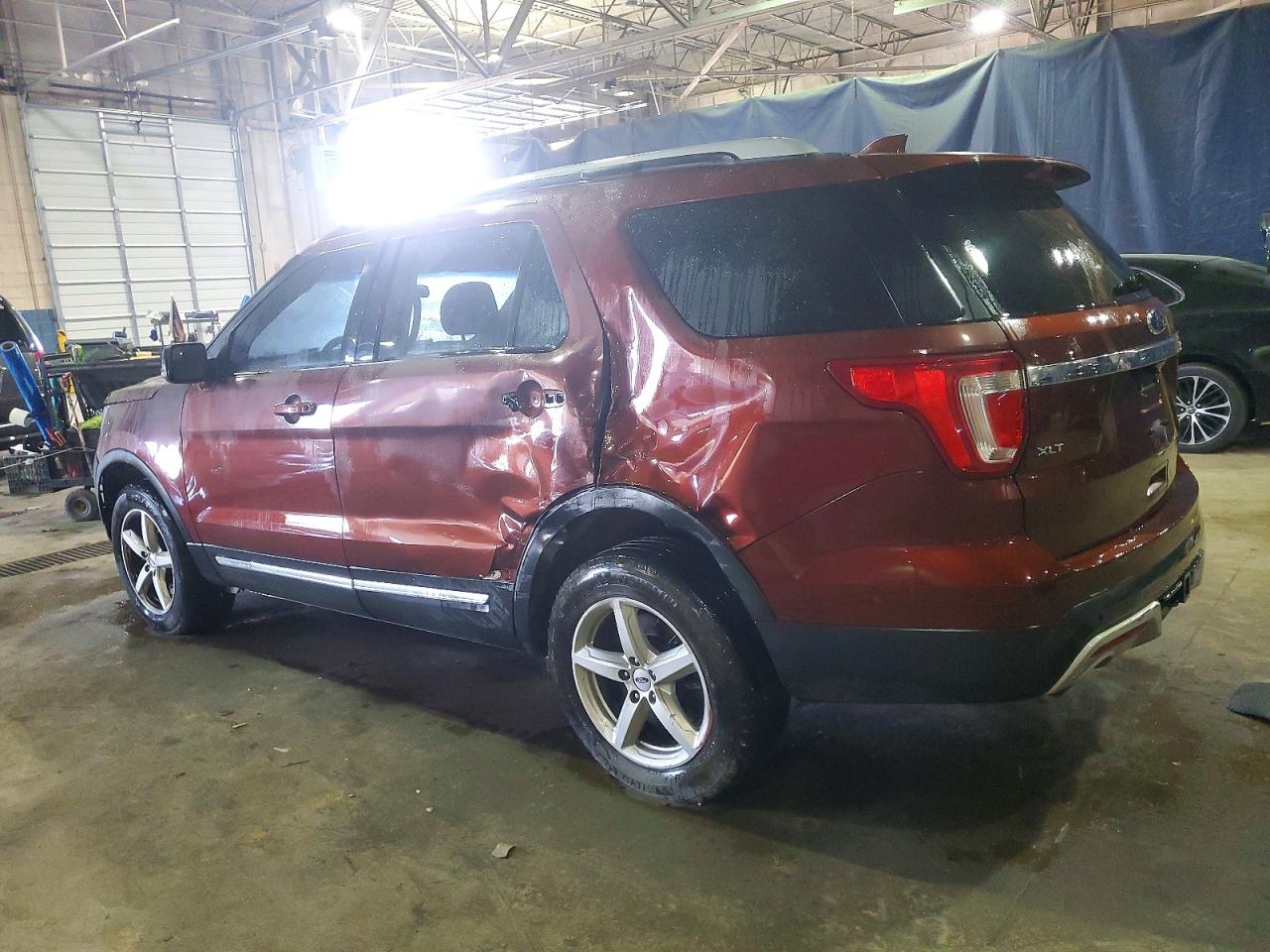 2016 FORD EXPLORER XLT photo 2