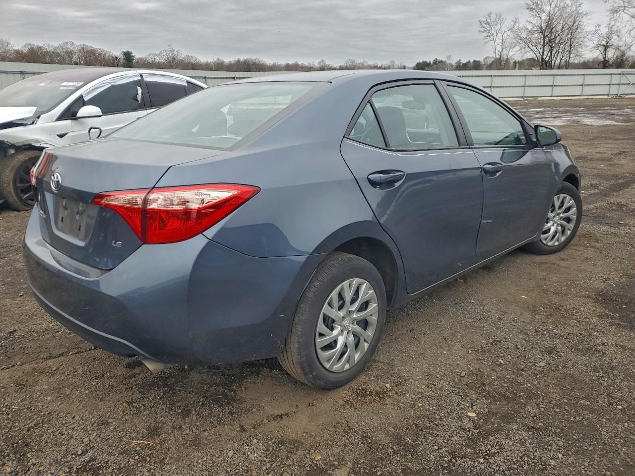 2019 TOYOTA COROLLA LE photo 5