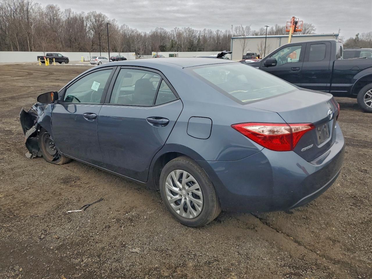 2019 TOYOTA COROLLA LE photo 3