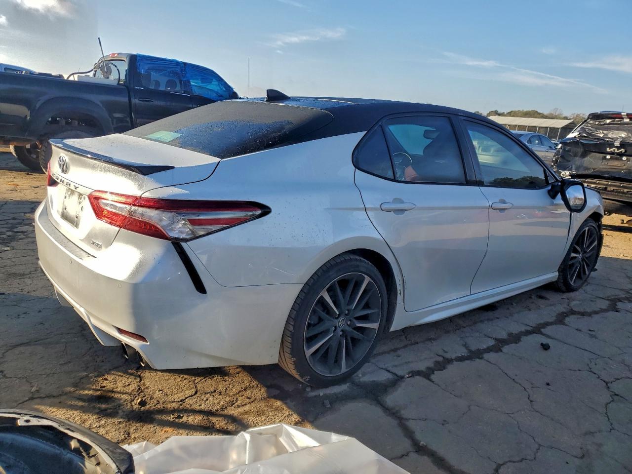 2018 TOYOTA CAMRY photo 5