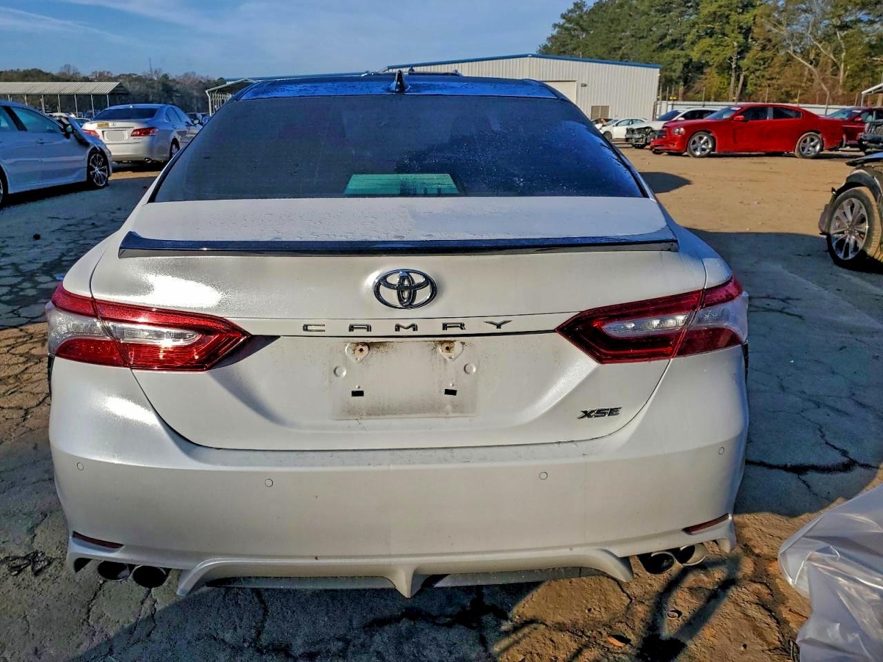 2018 TOYOTA CAMRY photo 11