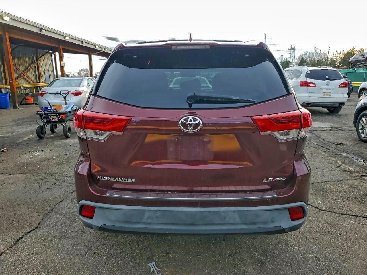 2018 TOYOTA HIGHLANDER LE PLUS photo 6