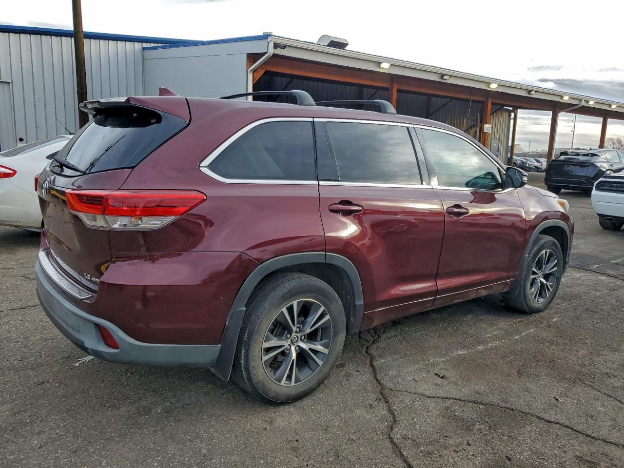 2018 TOYOTA HIGHLANDER LE PLUS photo 3