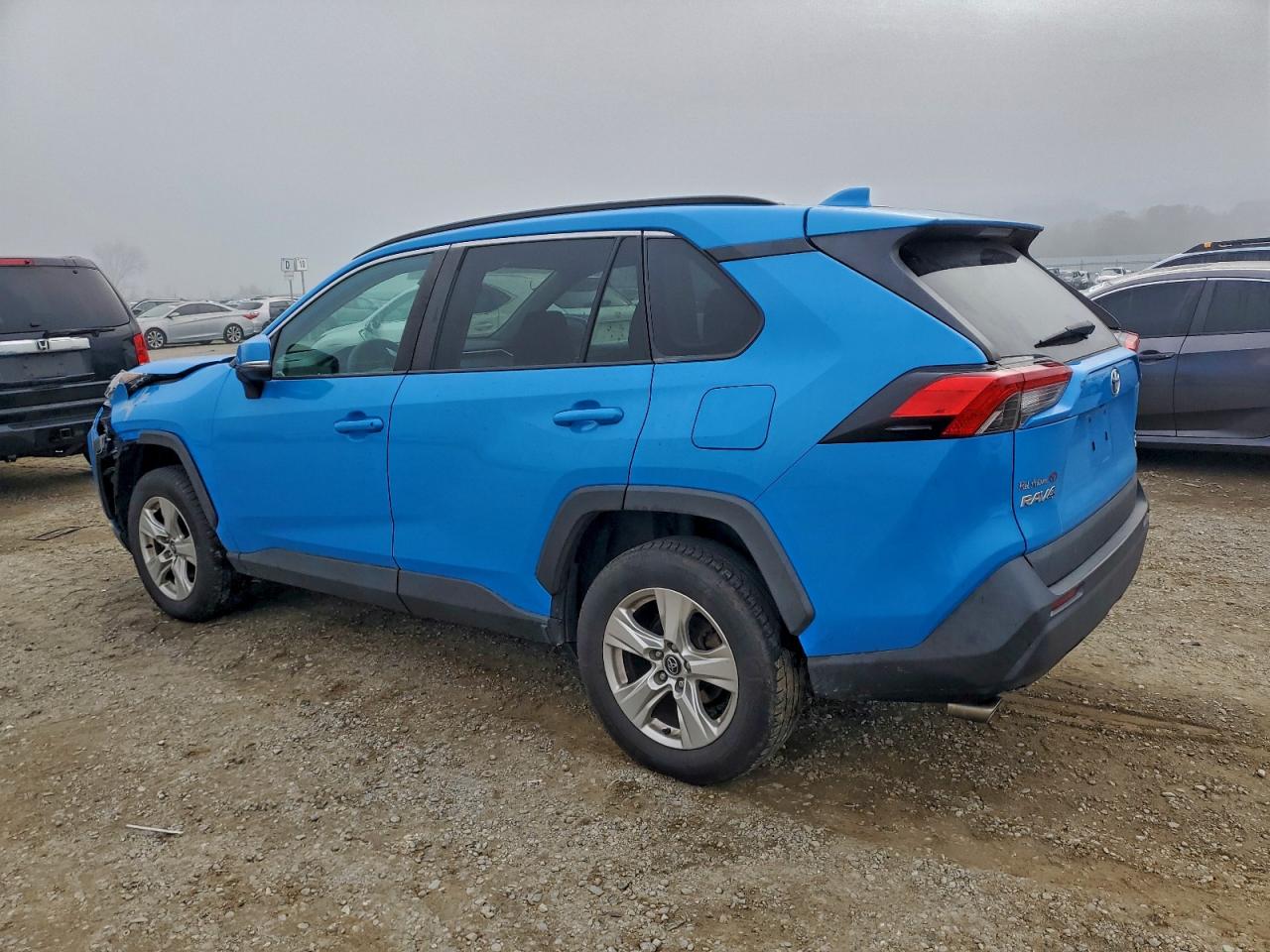 2021 TOYOTA RAV4 XLE photo 2