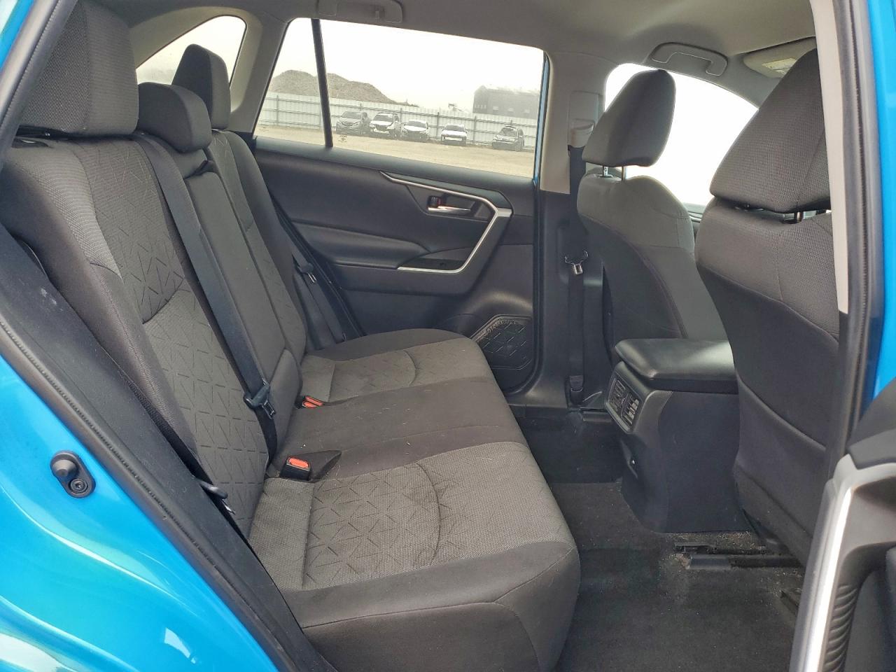 2021 TOYOTA RAV4 XLE photo 10