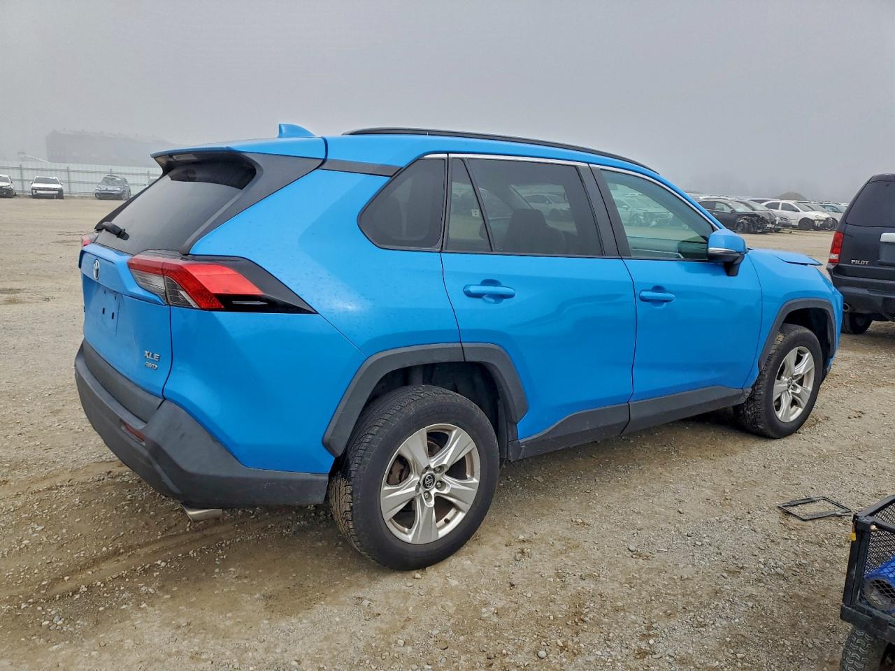 2021 TOYOTA RAV4 XLE photo 3