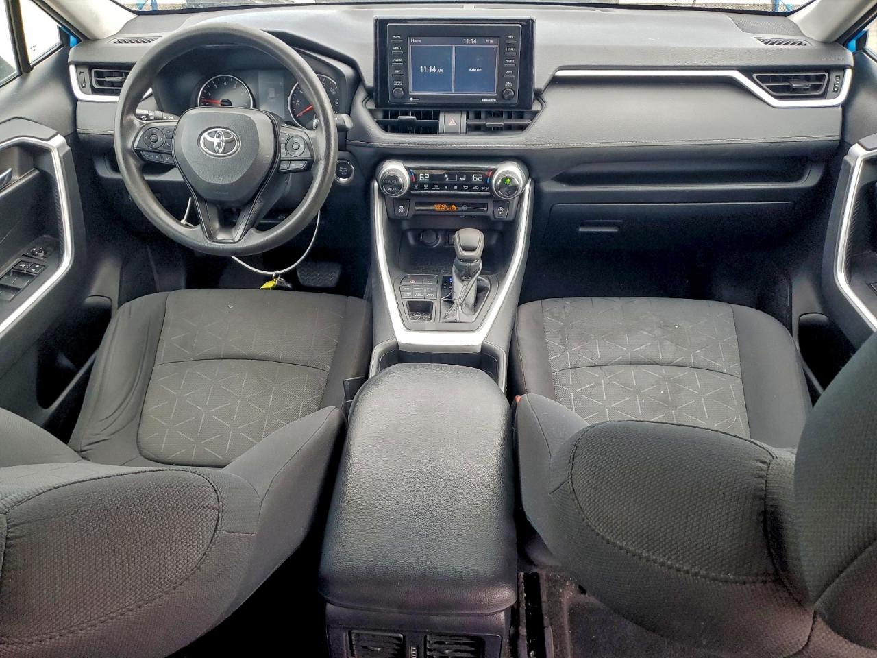 2021 TOYOTA RAV4 XLE photo 8