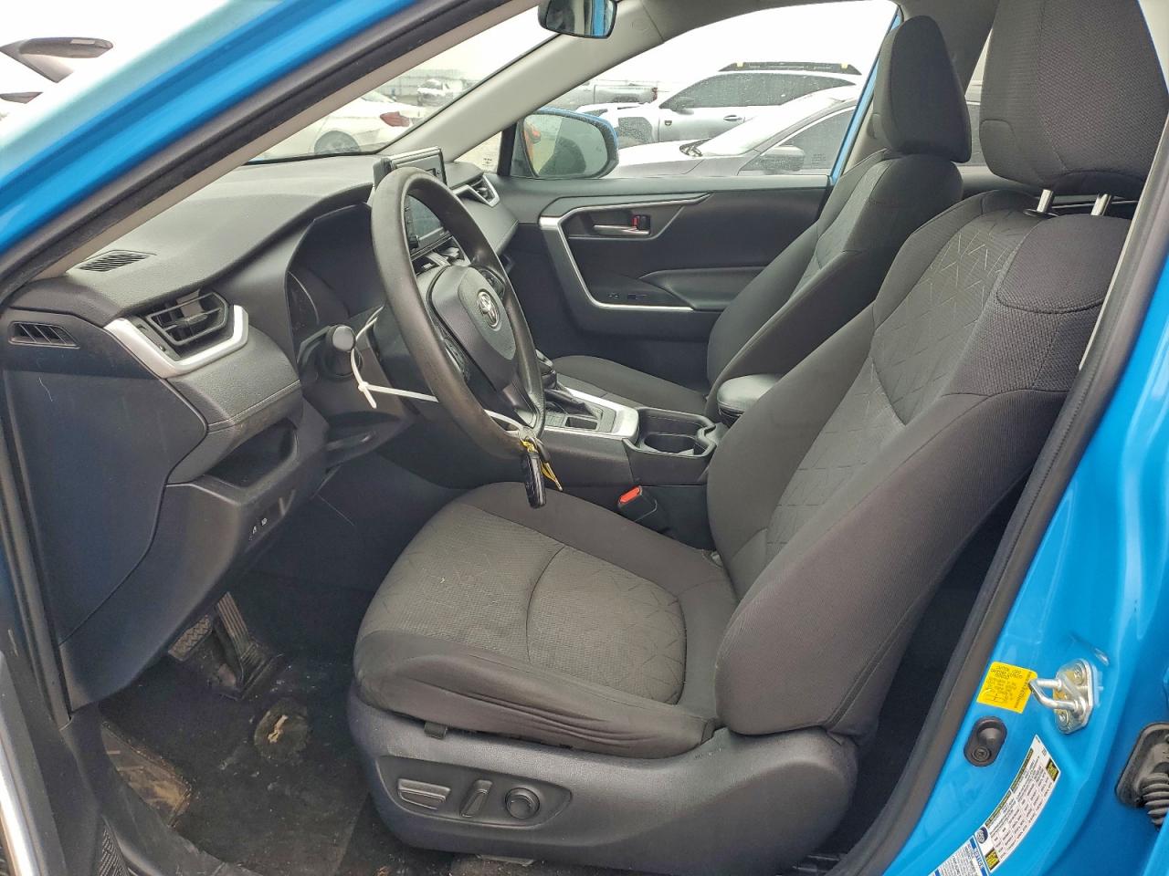 2021 TOYOTA RAV4 XLE photo 7