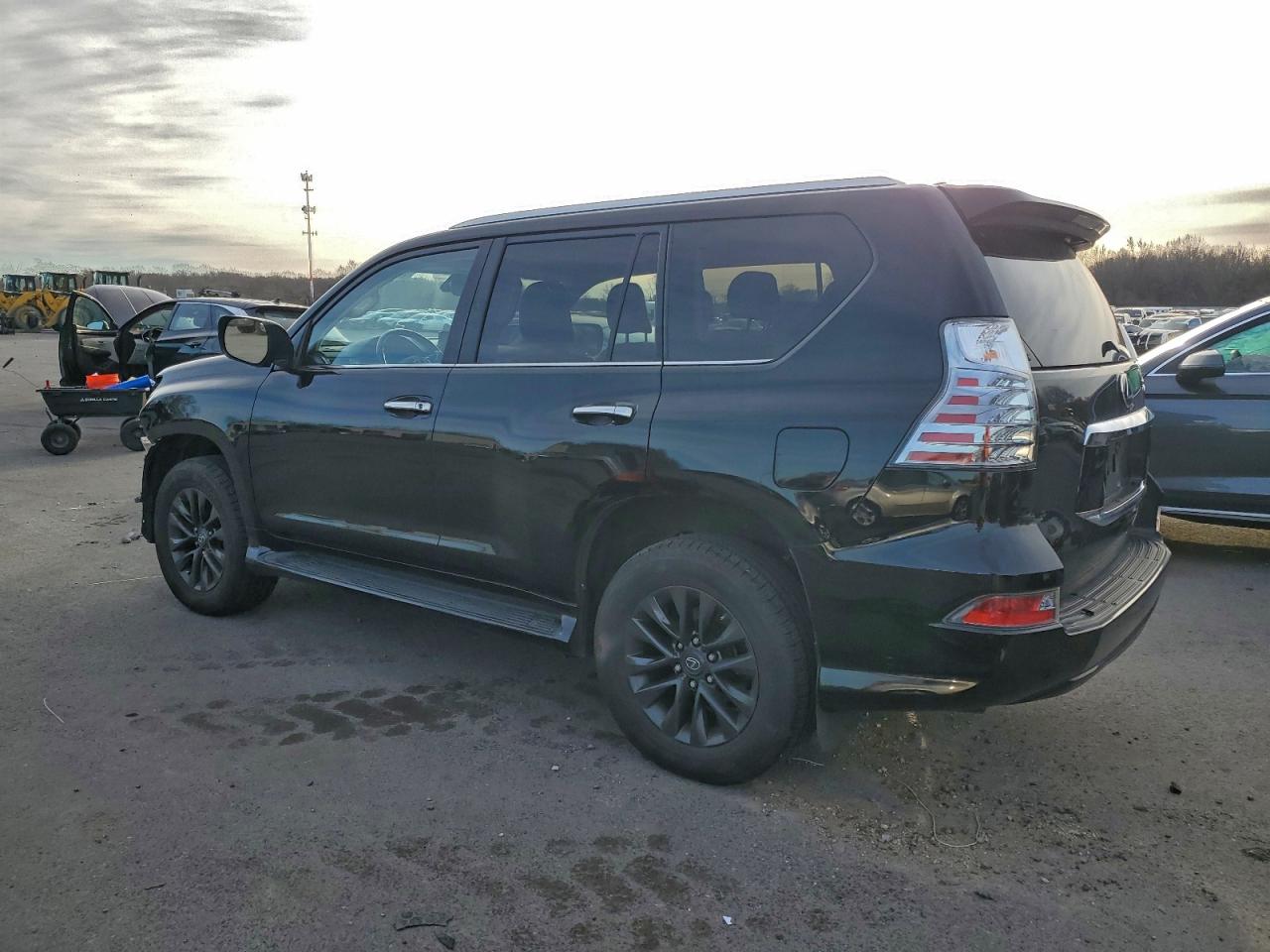 2023 LEXUS GX 460 photo 2
