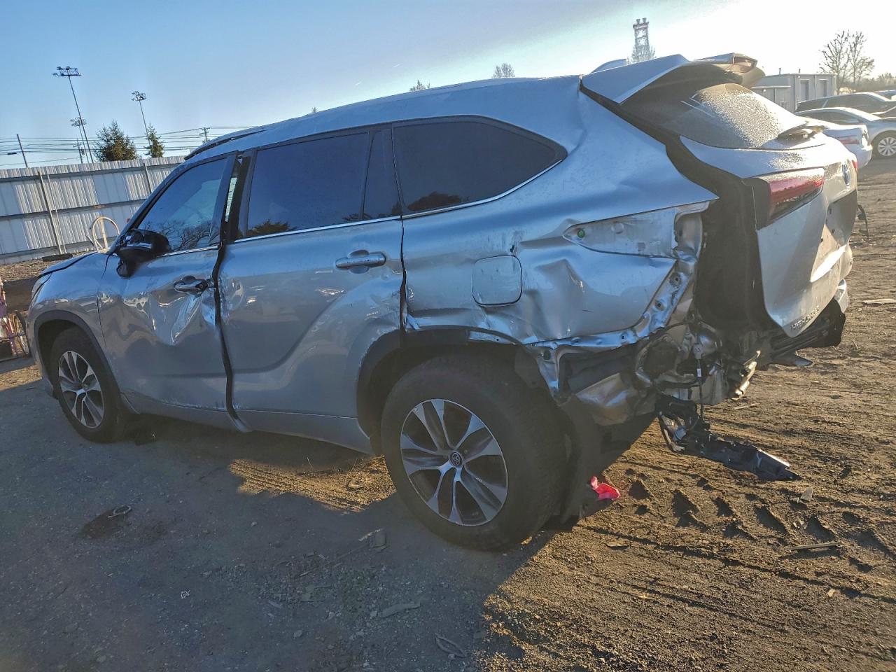 2022 TOYOTA HIGHLANDER HYBRID XLE photo 3